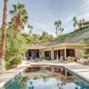 Suzanne Somers' Palm Springs House: A Luxurious Oasis of Grandeur and Charm